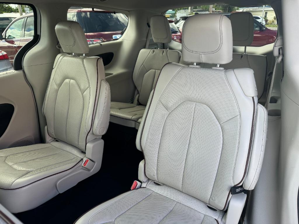 2020 Chrysler Pacifica Limited photo 13