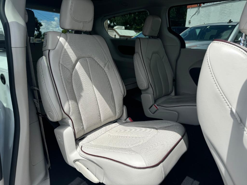 2020 Chrysler Pacifica Limited photo 5