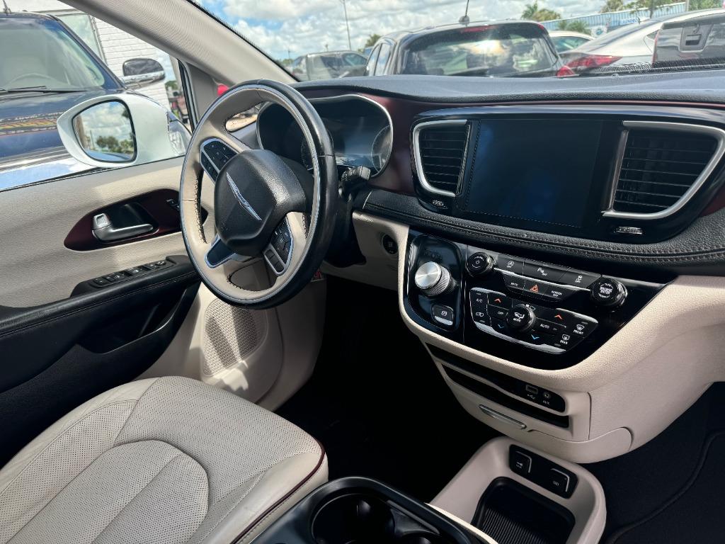 2020 Chrysler Pacifica Limited photo 3