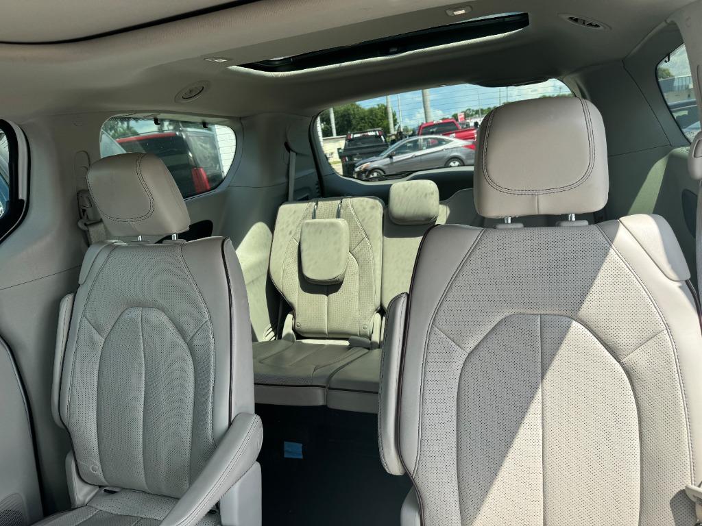 2020 Chrysler Pacifica Limited photo 12