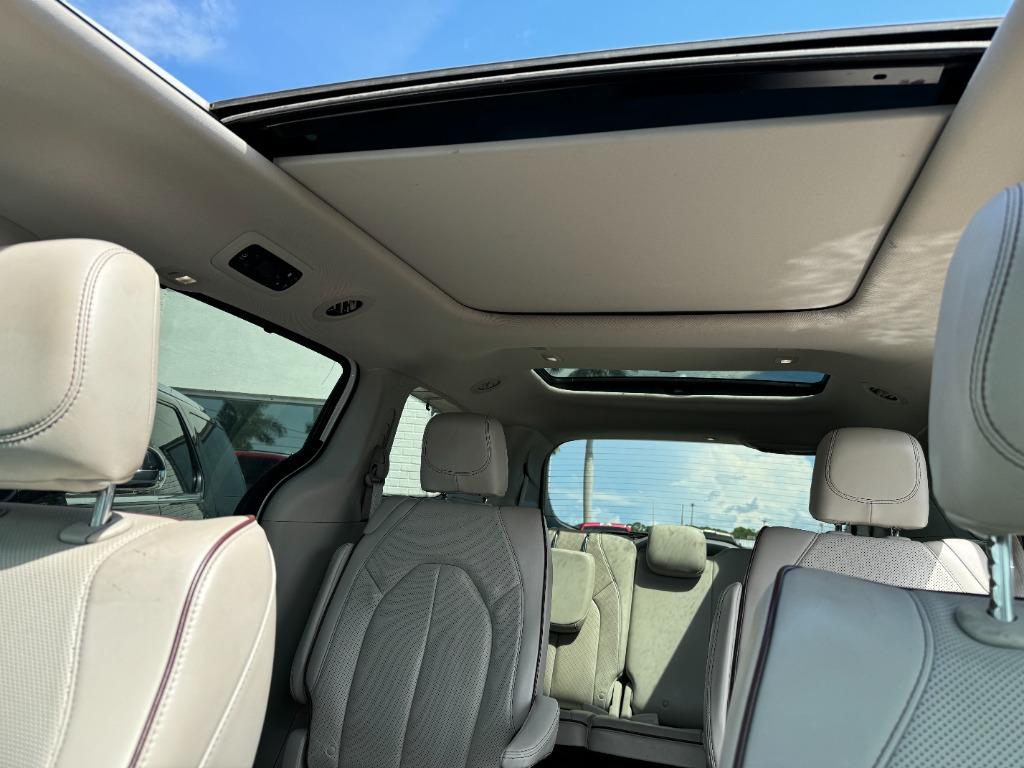 2020 Chrysler Pacifica Limited photo 14