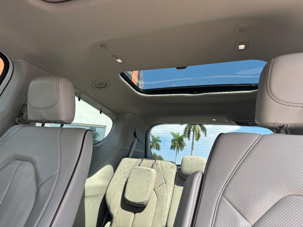 2020 Chrysler Pacifica Limited photo 10