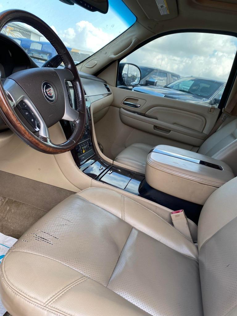 2009 Cadillac Escalade Base photo 19