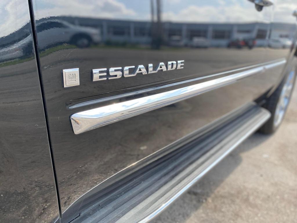 2009 Cadillac Escalade Base photo 13