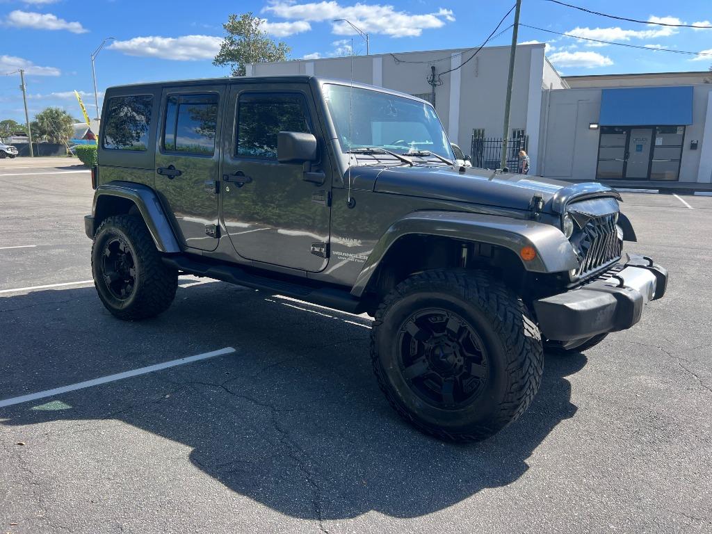 2014 Jeep Wrangler Unlimited Sahara photo 3