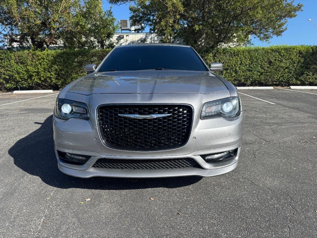 2018 Chrysler 300 S photo 2