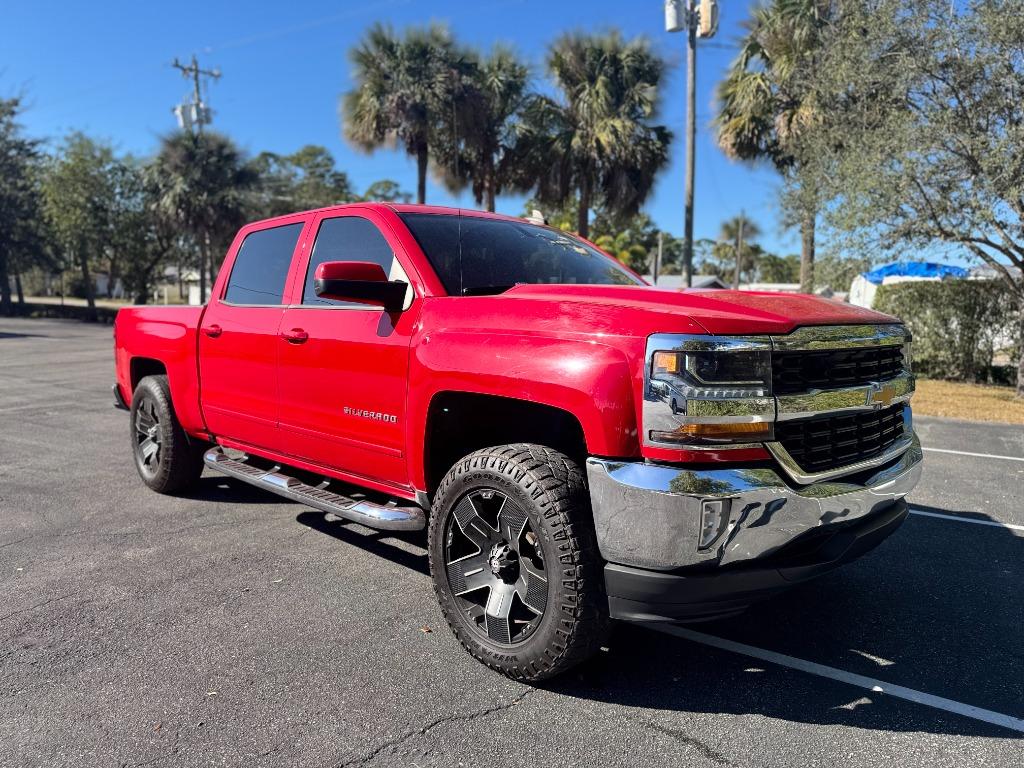 2017 Chevrolet Silverado 1500 LT photo 3