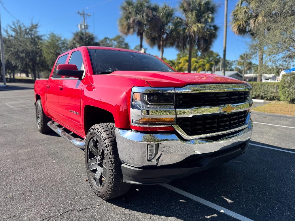 2017 Chevrolet Silverado 1500 LT photo 4