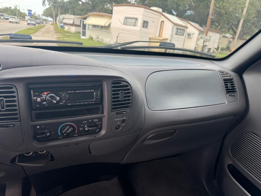 2002 Ford F-150 XLT photo 7