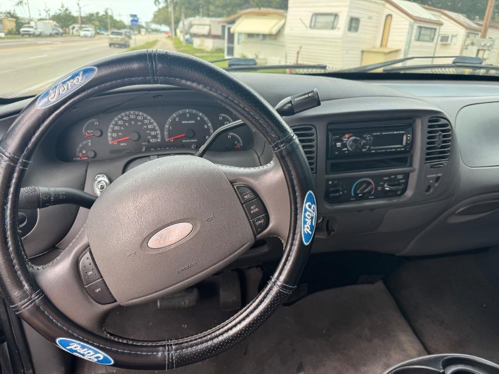 2002 Ford F-150 XLT photo 9