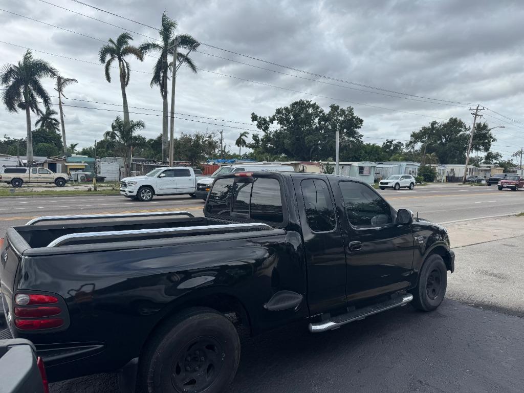 2002 Ford F-150 XLT photo 3